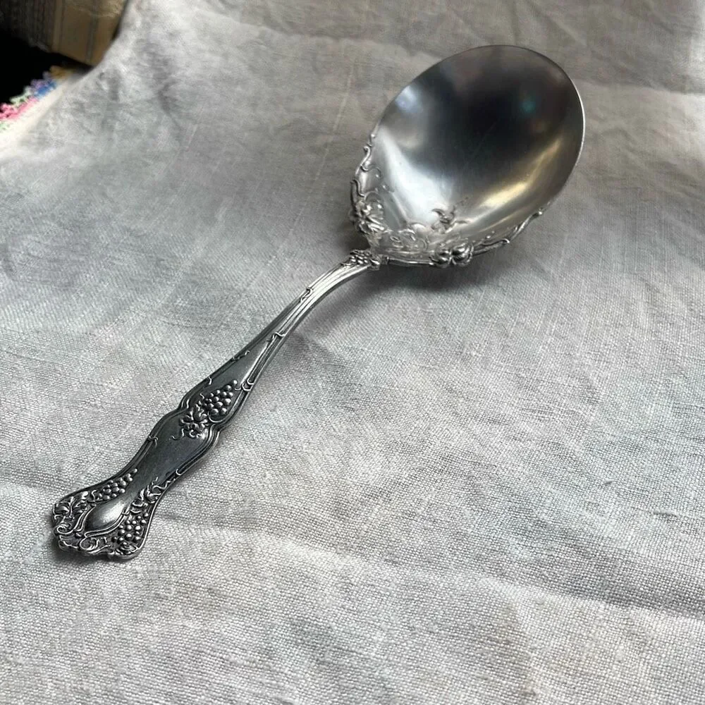 1847 Rogers Bros XS Triple La Grapevine  or Old colony  pattern servering spoon